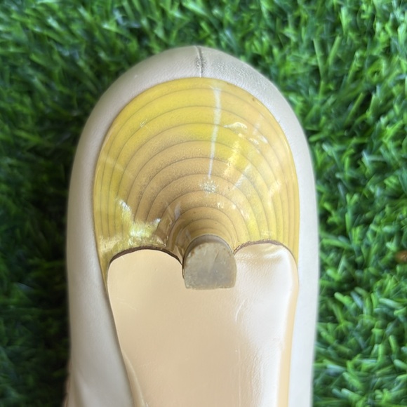 SALVATORE FERRAGAMO Luxury Italian Designer Nude Kitten Heels size 9.5 - Picture 7 of 12